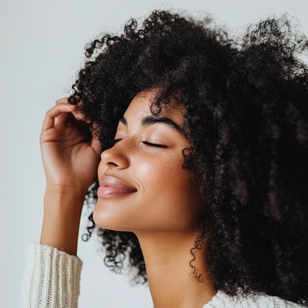 Invigorating hair care scrub designed to remove buildup and reduce dandruff.