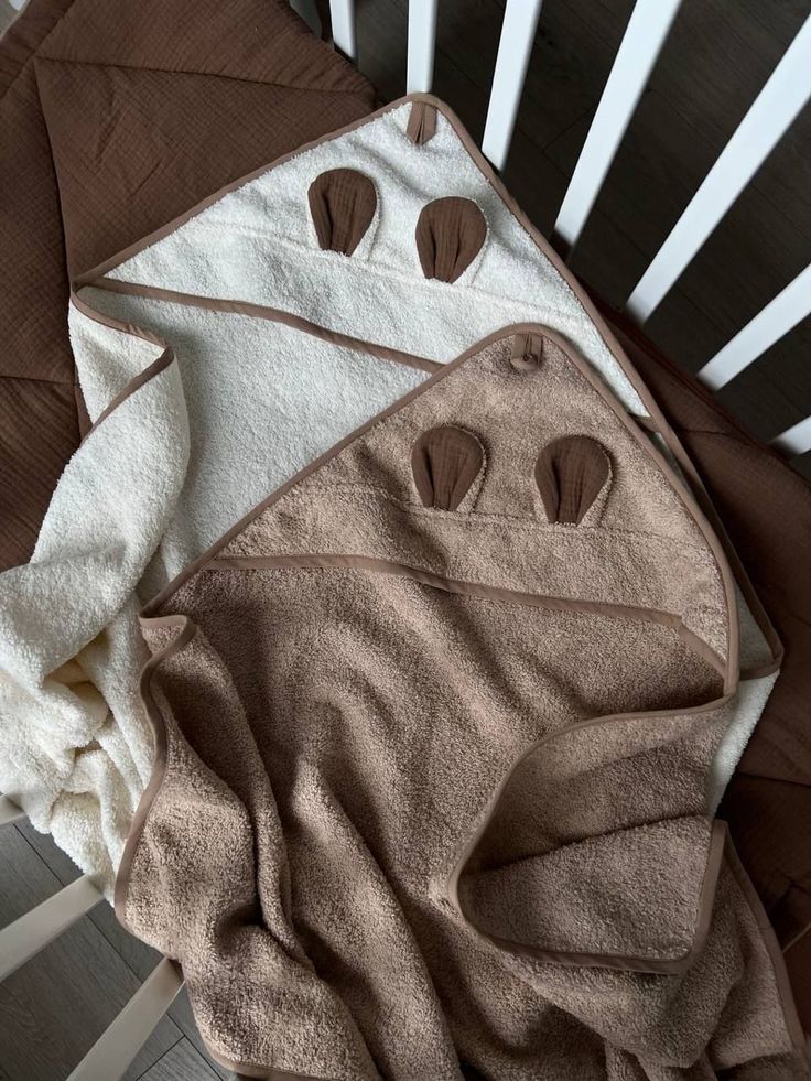 Ayren Skincare Gentle Baby Shampoo, prebiotic and organic formula for soft, healthy baby hair.