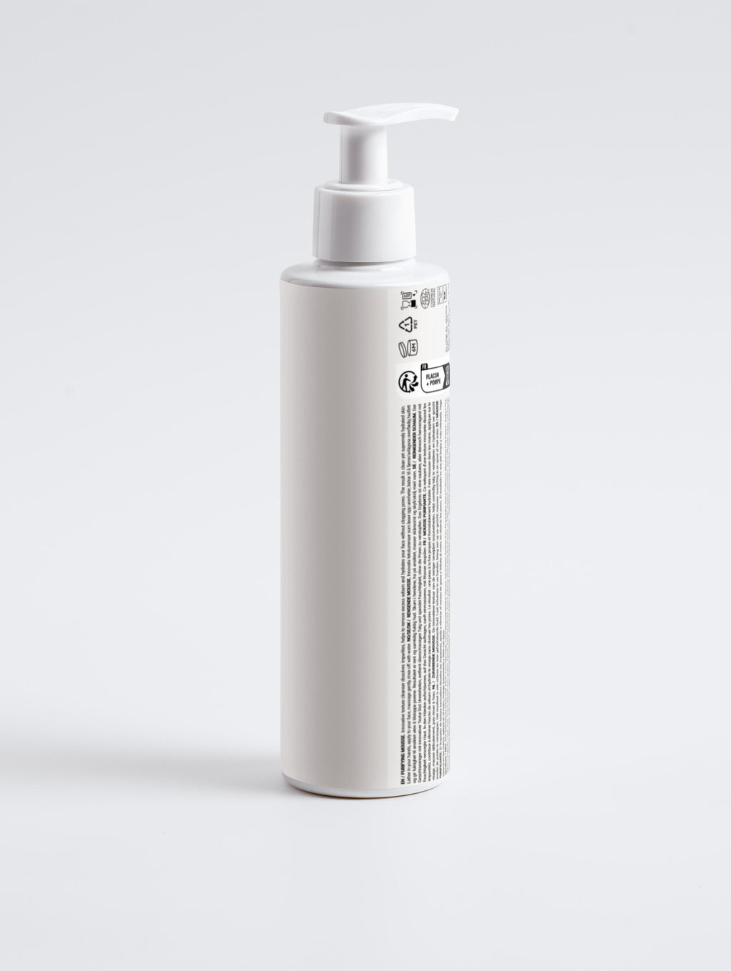Hydrating mousse cleanser for a fresh, smooth, and balanced complexion.
